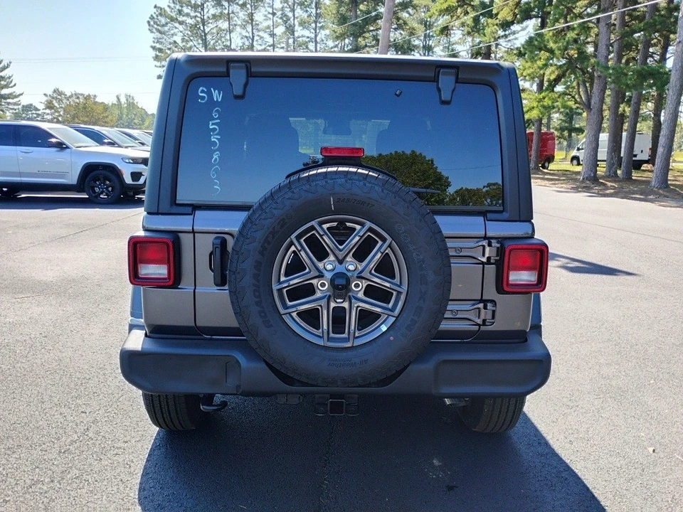 2025 Jeep JL Wrangler - Image 6 of 12