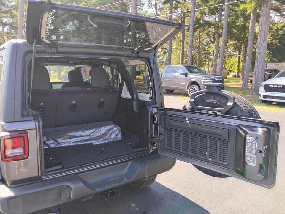 2025 Jeep JL Wrangler - Image 12 of 12