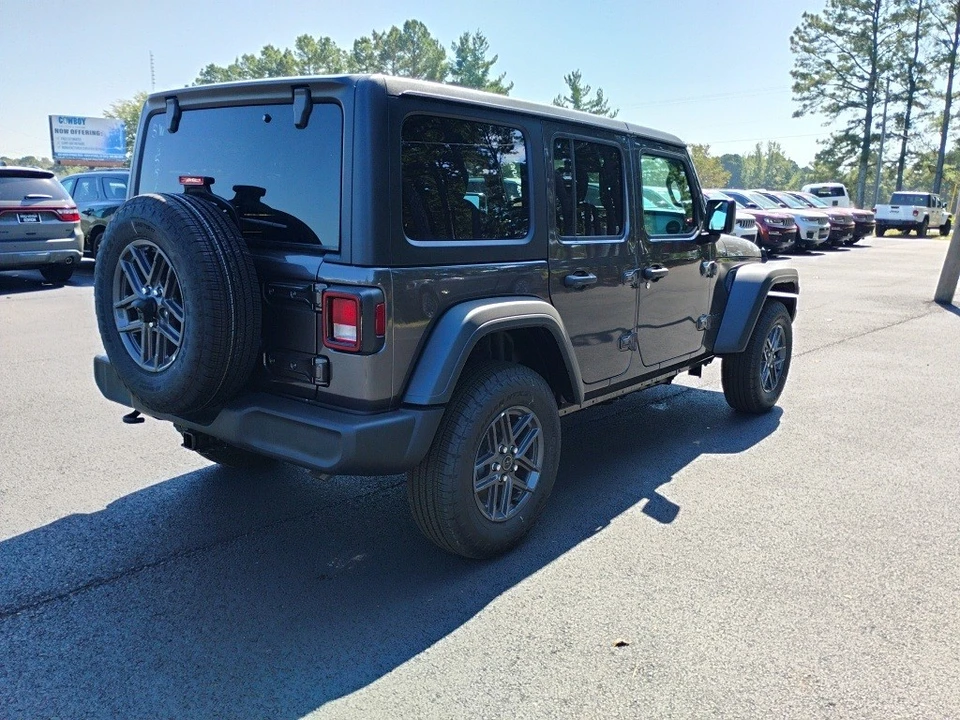 2025 Jeep JL Wrangler - Image 5 of 12