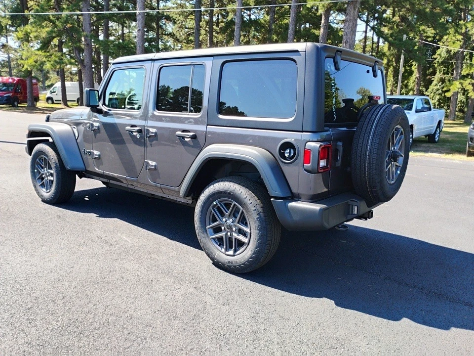 2025 Jeep JL Wrangler - Image 7 of 12