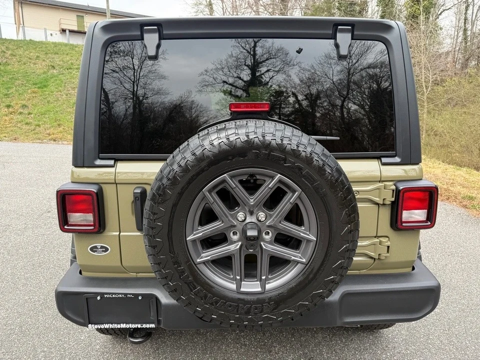 2025 Jeep JL Wrangler - Image 8 of 12