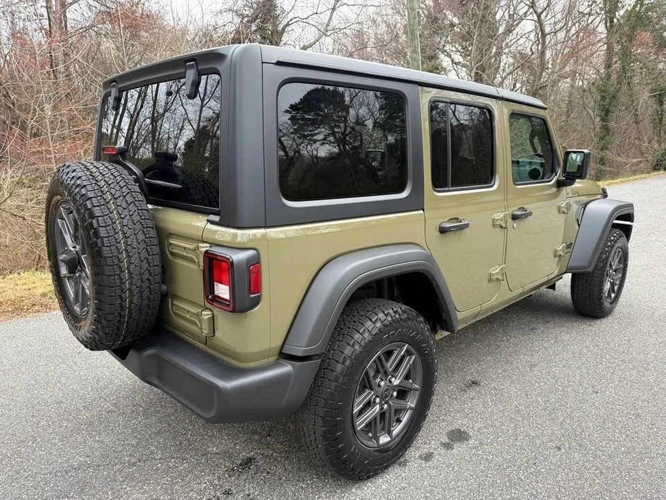 2025 Jeep JL Wrangler - Image 7 of 12