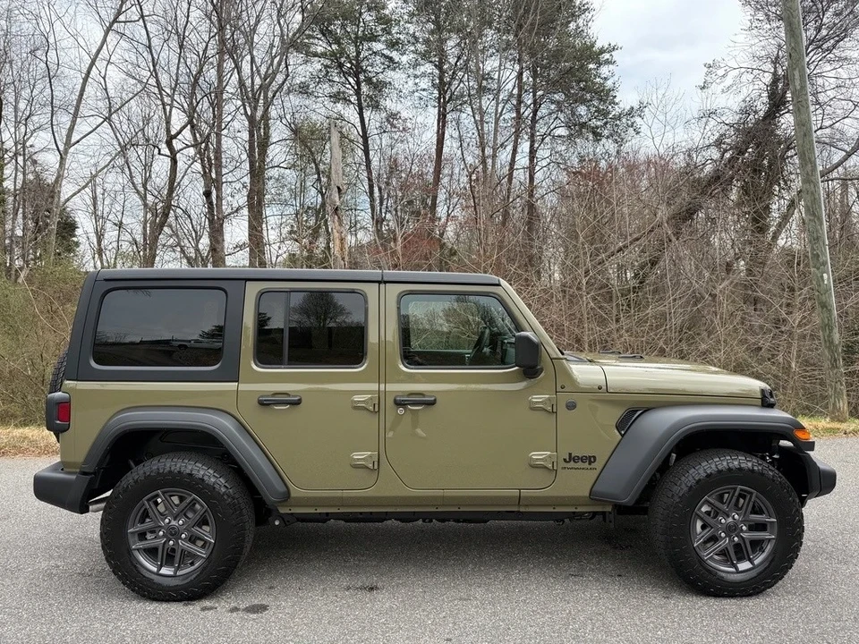 2025 Jeep JL Wrangler - Image 6 of 12