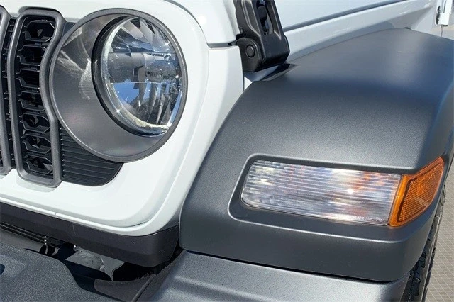 2025 Jeep JL Wrangler - Image 10 of 12