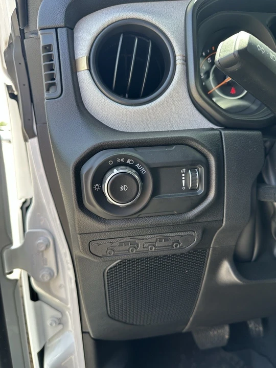 2025 Jeep JL Wrangler - Image 9 of 12