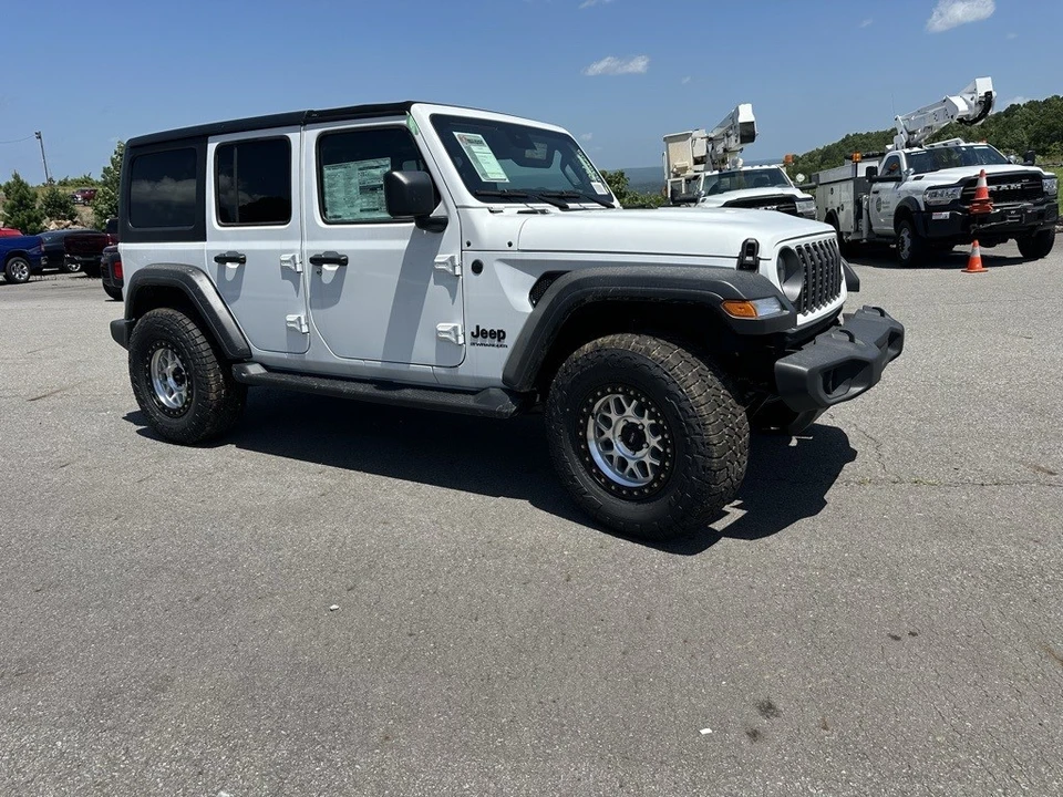 2025 Jeep JL Wrangler - Image 3 of 12