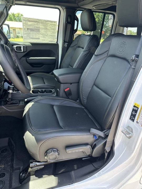 2025 Jeep JL Wrangler - Image 8 of 12