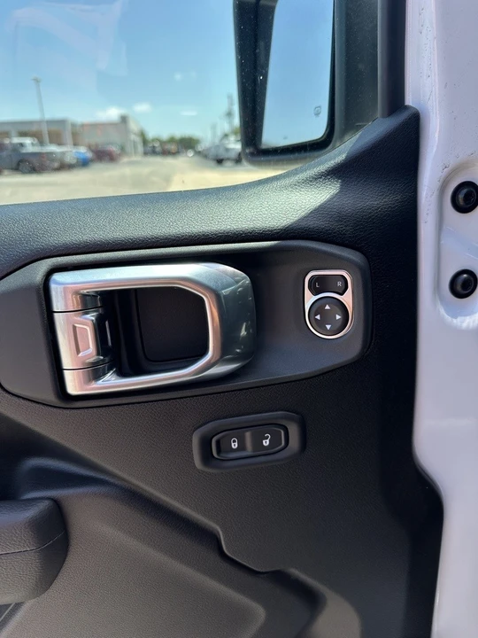 2025 Jeep JL Wrangler - Image 10 of 12