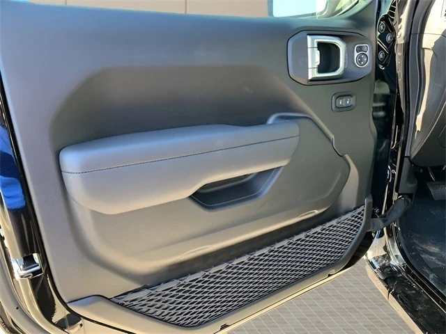 2025 Jeep JL Wrangler - Image 16 of 21