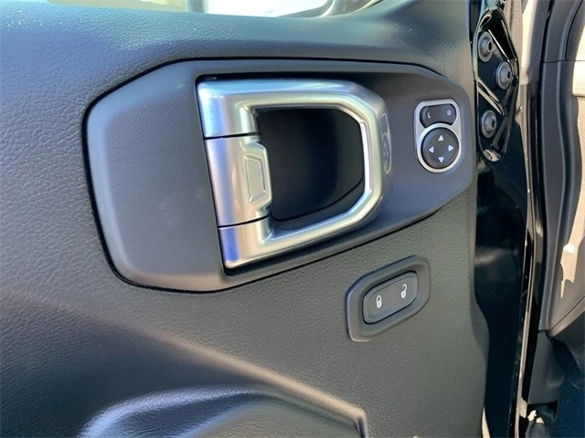 2025 Jeep JL Wrangler - Image 17 of 21
