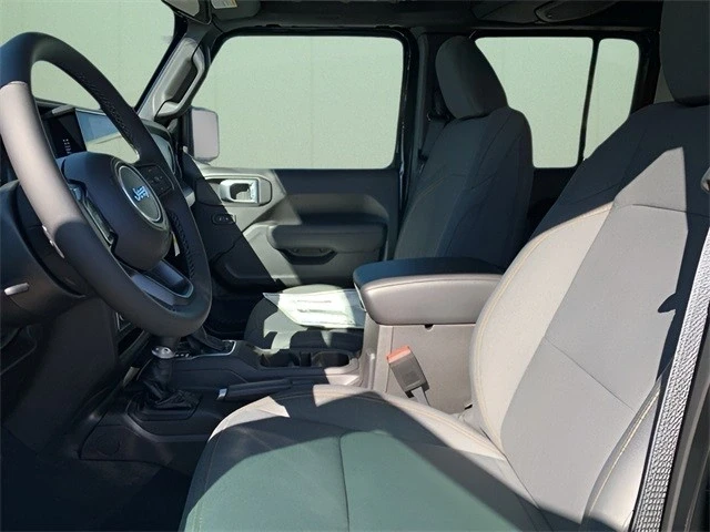 2025 Jeep JL Wrangler - Image 18 of 21