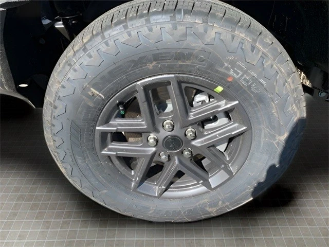 2025 Jeep JL Wrangler - Image 11 of 21