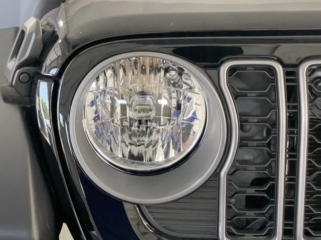 2025 Jeep JL Wrangler - Image 10 of 21
