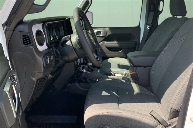 2025 Jeep JL Wrangler - Image 16 of 21