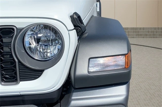 2025 Jeep JL Wrangler - Image 13 of 21