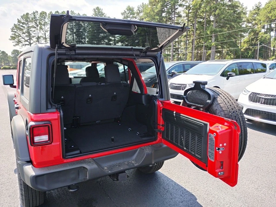 2025 Jeep JL Wrangler - Image 12 of 12