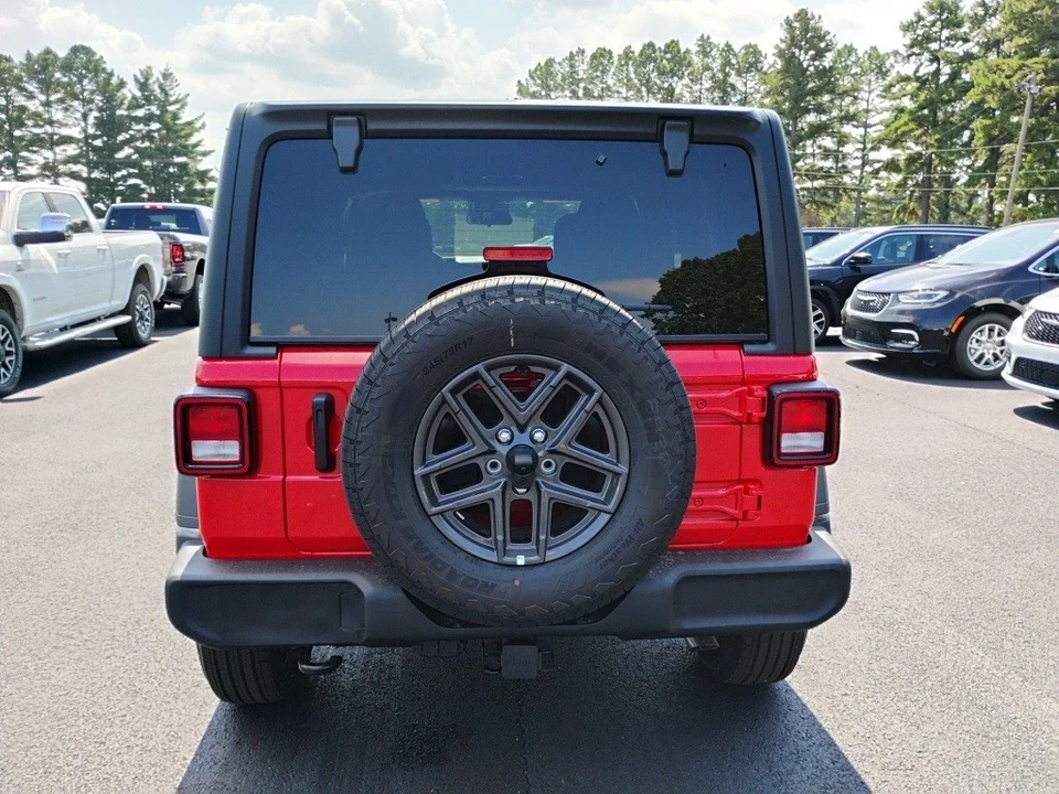 2025 Jeep JL Wrangler - Image 6 of 12