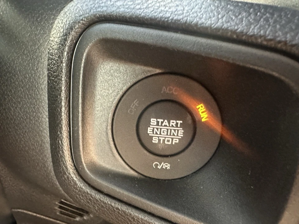 2025 Jeep JL Wrangler - Image 9 of 12