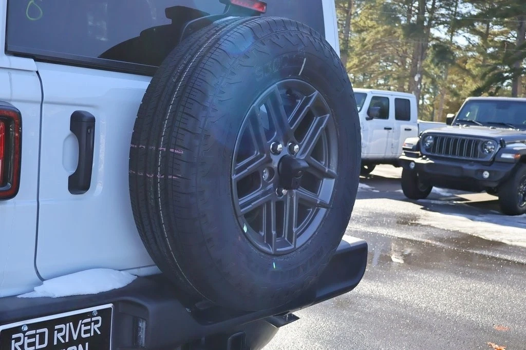 2025 Jeep JL Wrangler - Image 11 of 12