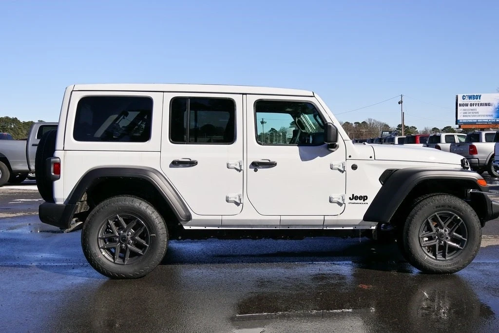 2025 Jeep JL Wrangler - Image 4 of 12