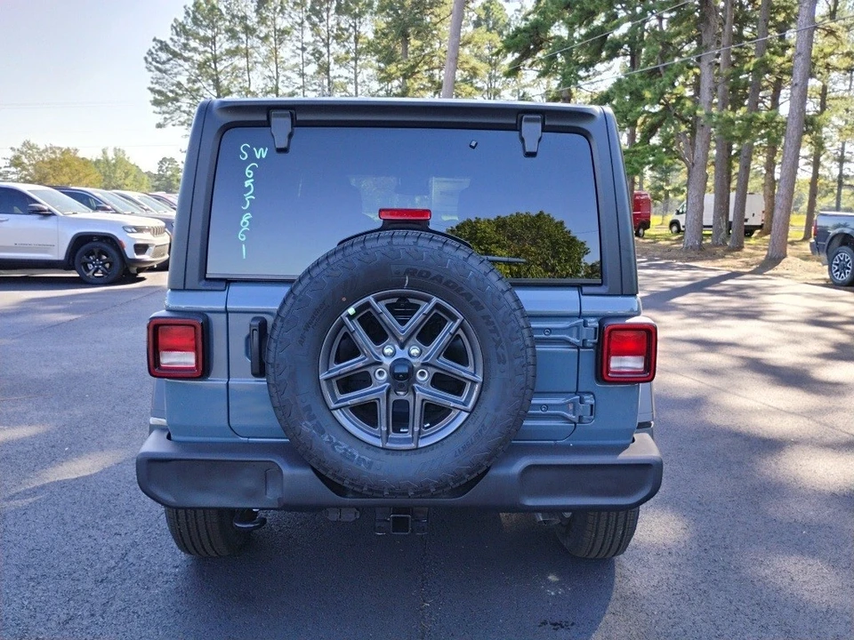 2025 Jeep JL Wrangler - Image 6 of 12
