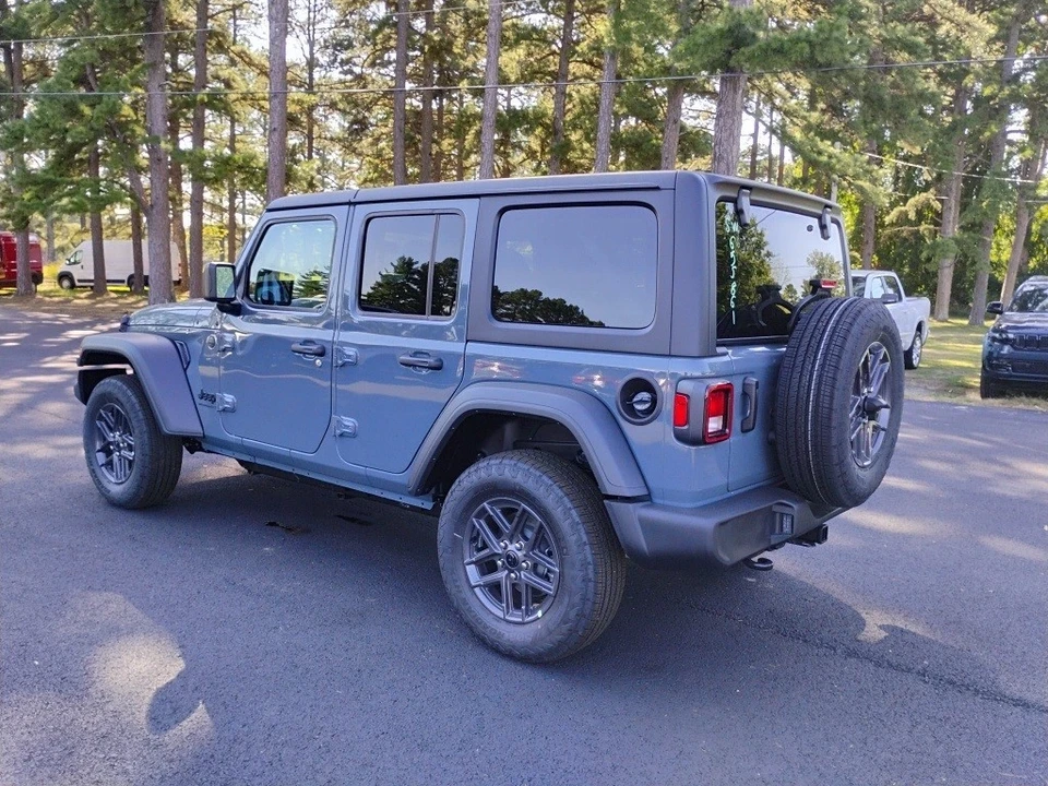 2025 Jeep JL Wrangler - Image 7 of 12