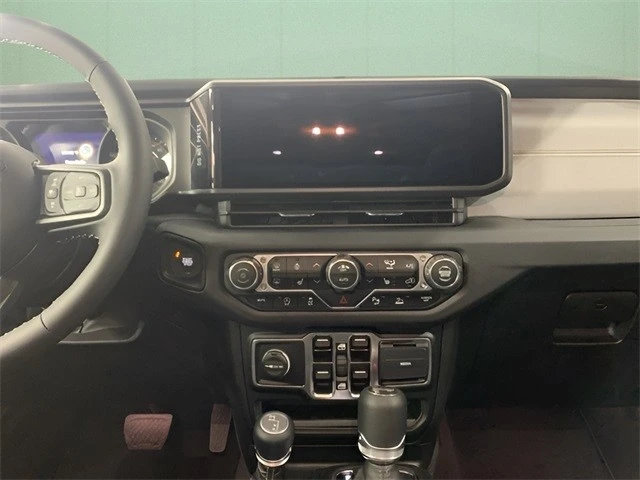 2025 Jeep JL Wrangler - Image 20 of 21