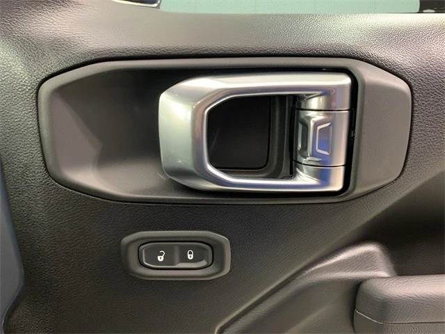 2025 Jeep JL Wrangler - Image 17 of 21