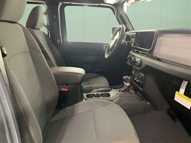 2025 Jeep JL Wrangler - Image 15 of 21