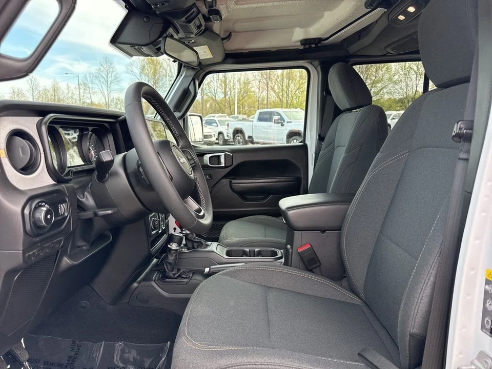 2025 Jeep JL Wrangler - Image 9 of 31