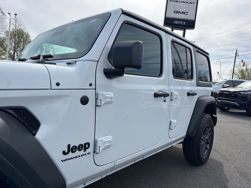 2025 Jeep JL Wrangler - Image 30 of 31
