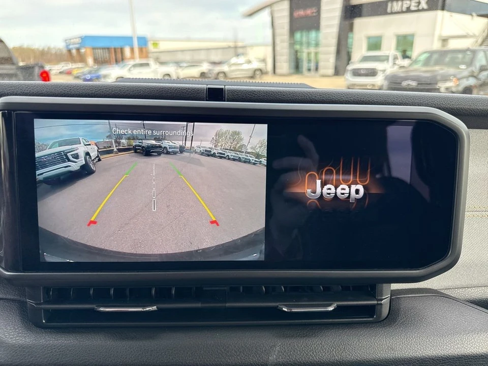 2025 Jeep JL Wrangler - Image 20 of 31