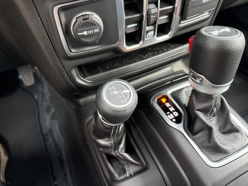 2025 Jeep JL Wrangler - Image 22 of 31
