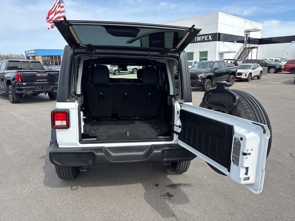 2025 Jeep JL Wrangler - Image 28 of 31