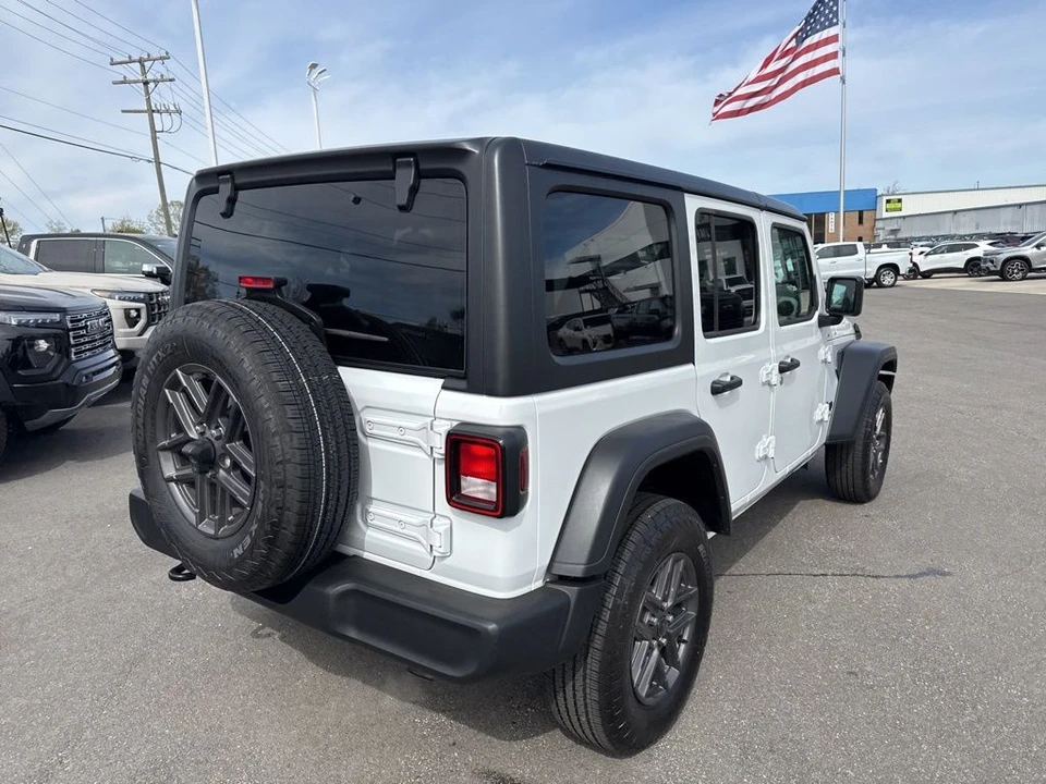 2025 Jeep JL Wrangler - Image 5 of 31