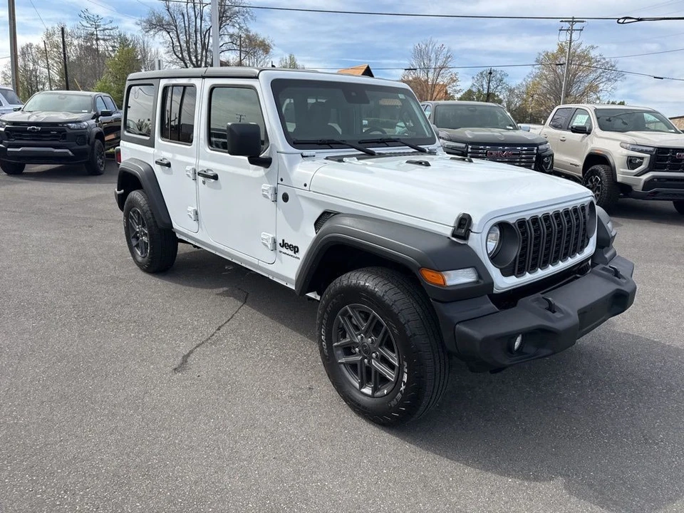 2025 Jeep JL Wrangler - Image 7 of 31
