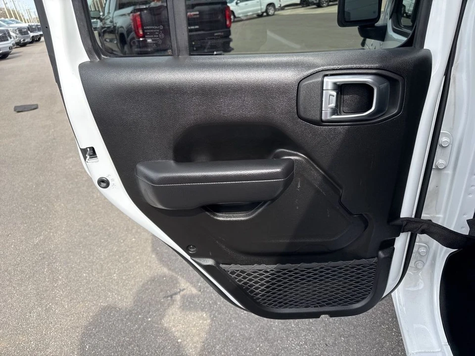 2025 Jeep JL Wrangler - Image 27 of 31