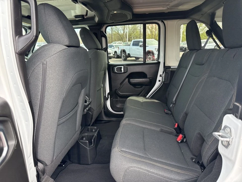 2025 Jeep JL Wrangler - Image 10 of 31