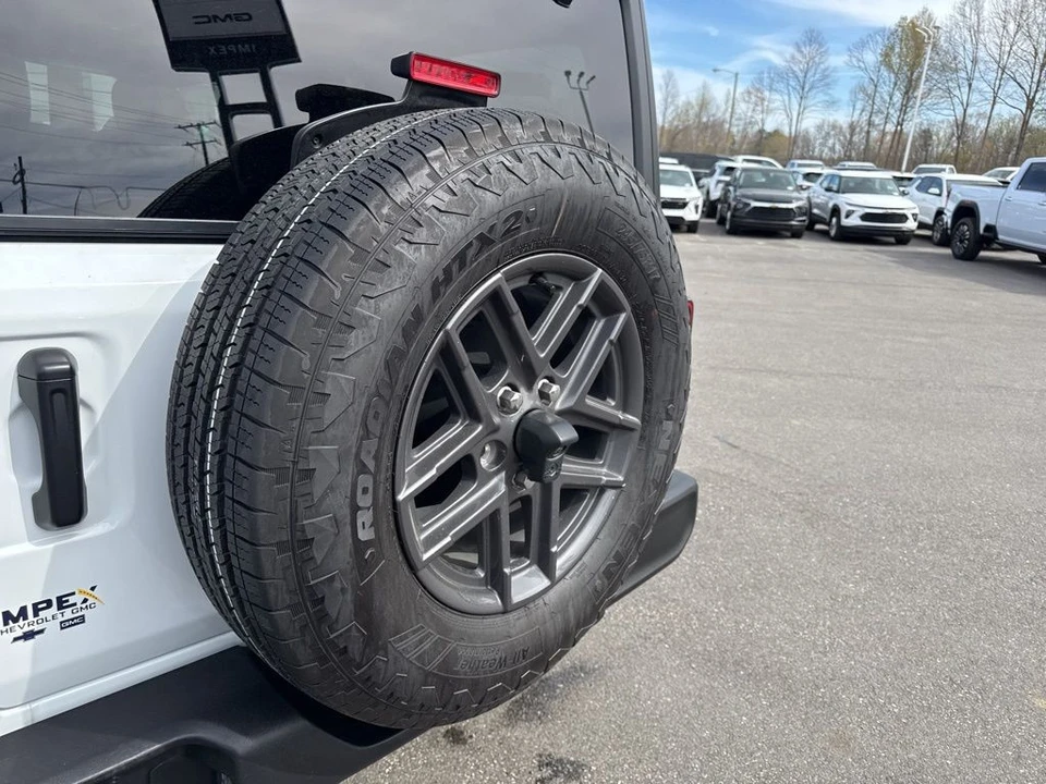 2025 Jeep JL Wrangler - Image 29 of 31