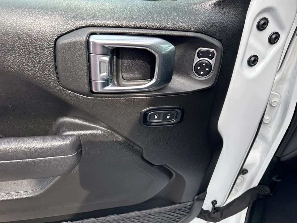 2025 Jeep JL Wrangler - Image 26 of 31