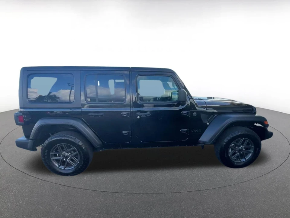 2025 Jeep JL Wrangler - Image 17 of 31