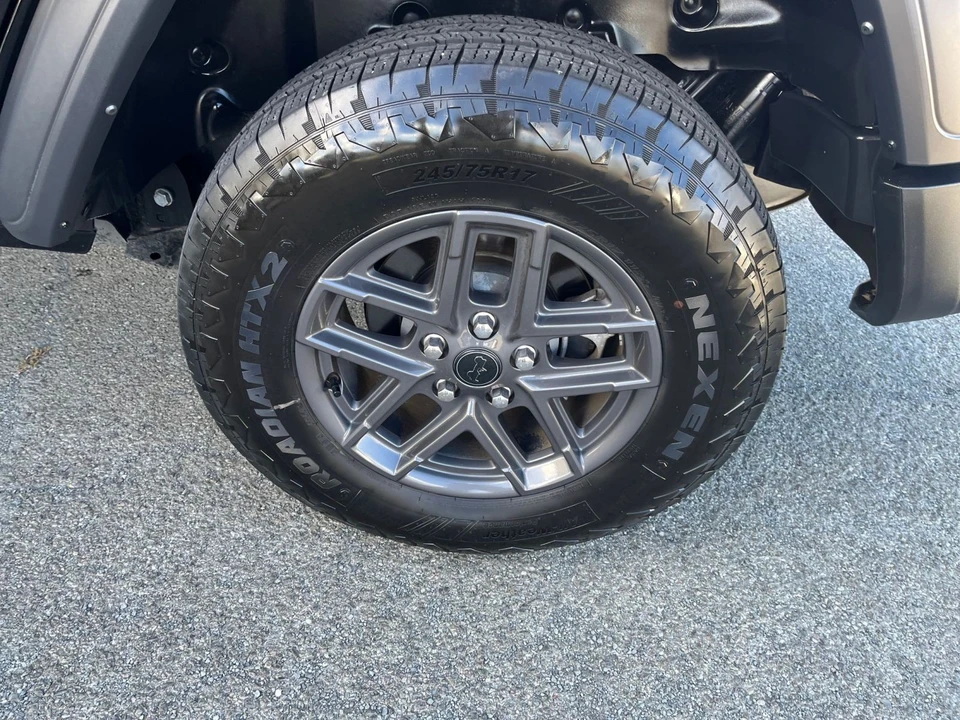 2025 Jeep JL Wrangler - Image 30 of 31