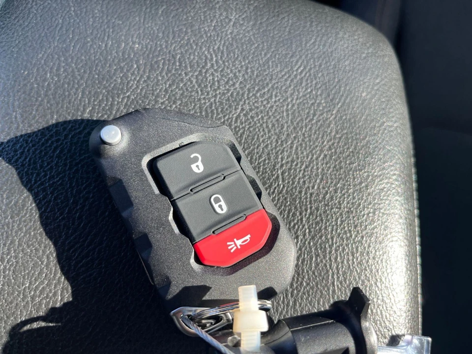 2025 Jeep JL Wrangler - Image 22 of 31