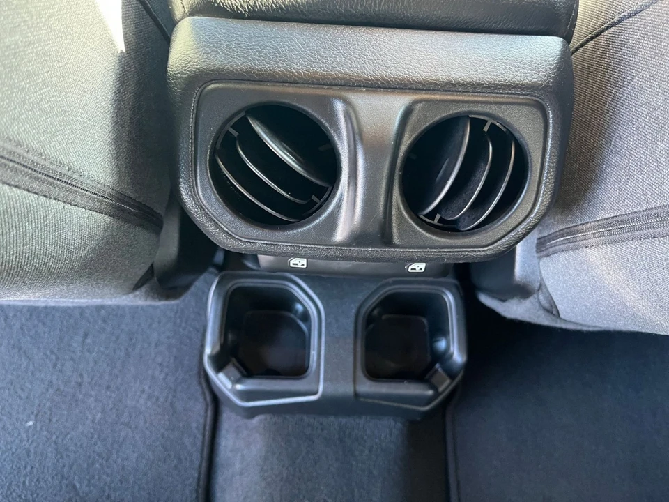 2025 Jeep JL Wrangler - Image 23 of 31