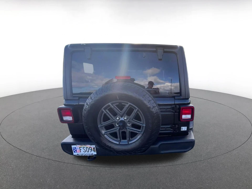 2025 Jeep JL Wrangler - Image 14 of 31