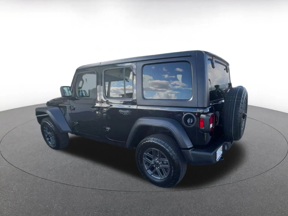 2025 Jeep JL Wrangler - Image 11 of 31
