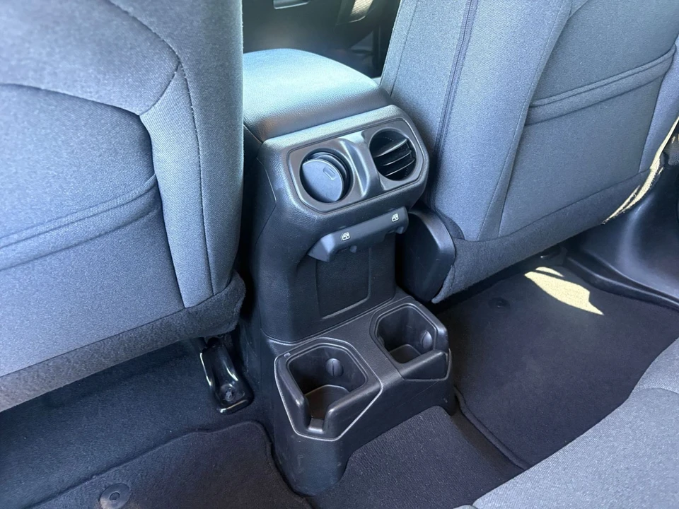 2025 Jeep JL Wrangler - Image 23 of 31