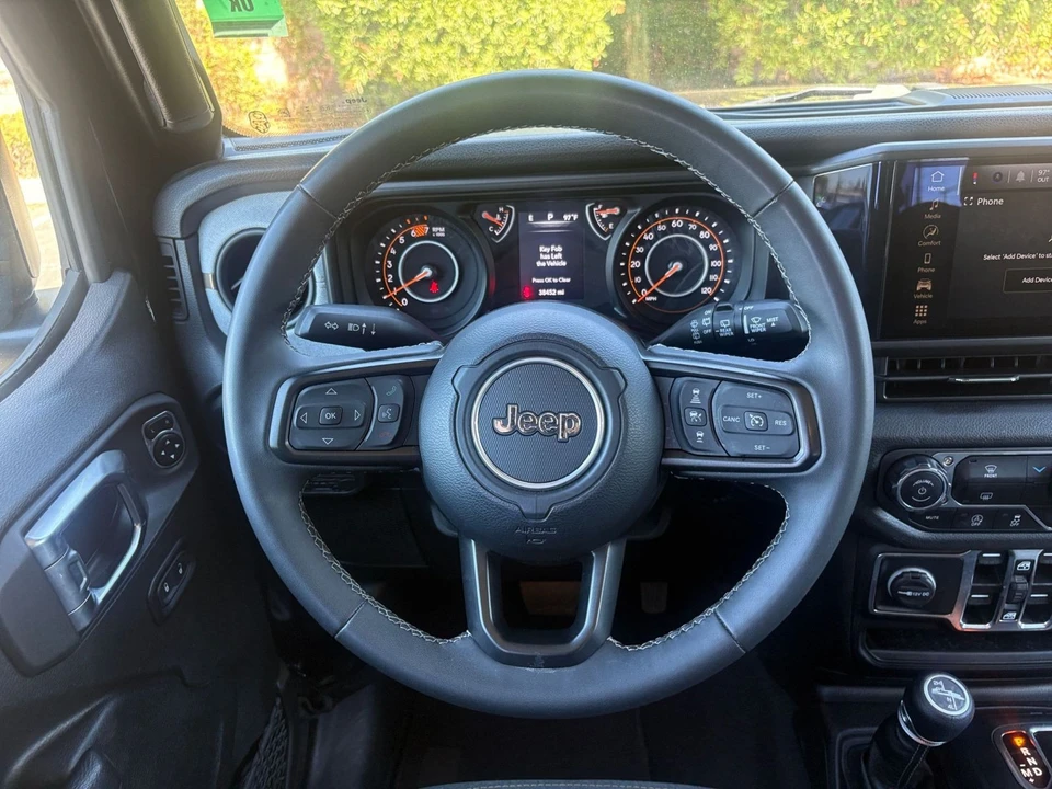 2025 Jeep JL Wrangler - Image 28 of 31