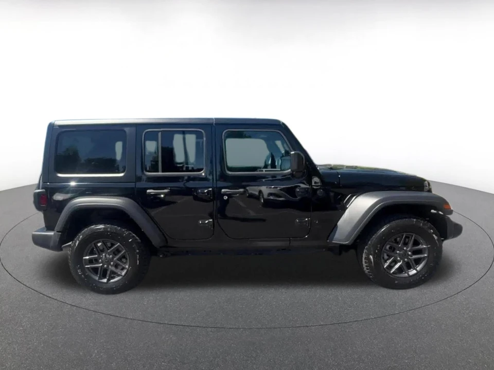 2025 Jeep JL Wrangler - Image 17 of 31