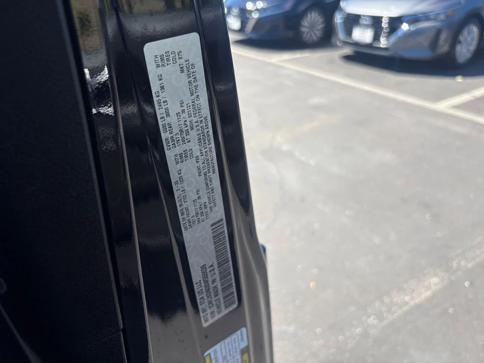 2025 Jeep JL Wrangler - Image 29 of 31